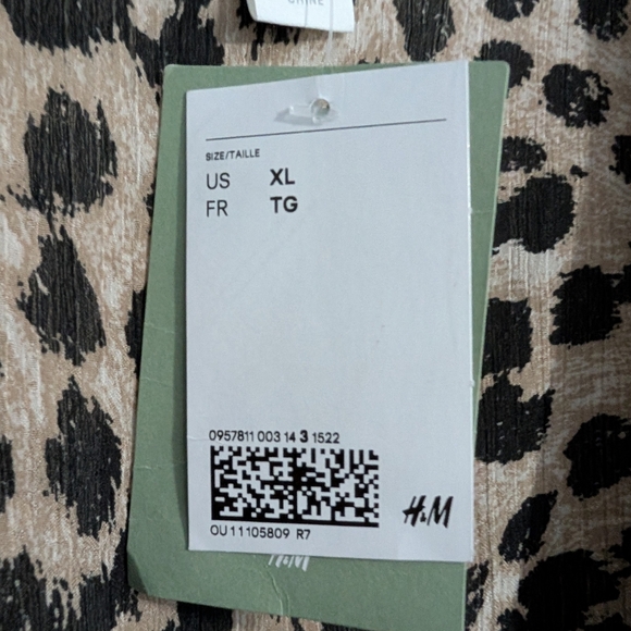 H&M Patterned Wrap-front Blouse Size XL (New) - Picture 4 of 10